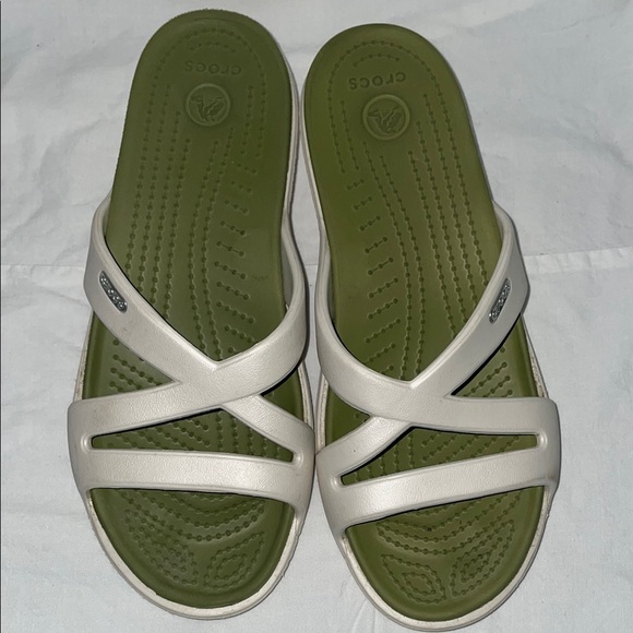 Crocs Patricia Wedge Sandals.  White upper with a green footbed. Size 8 - Picture 1 of 10